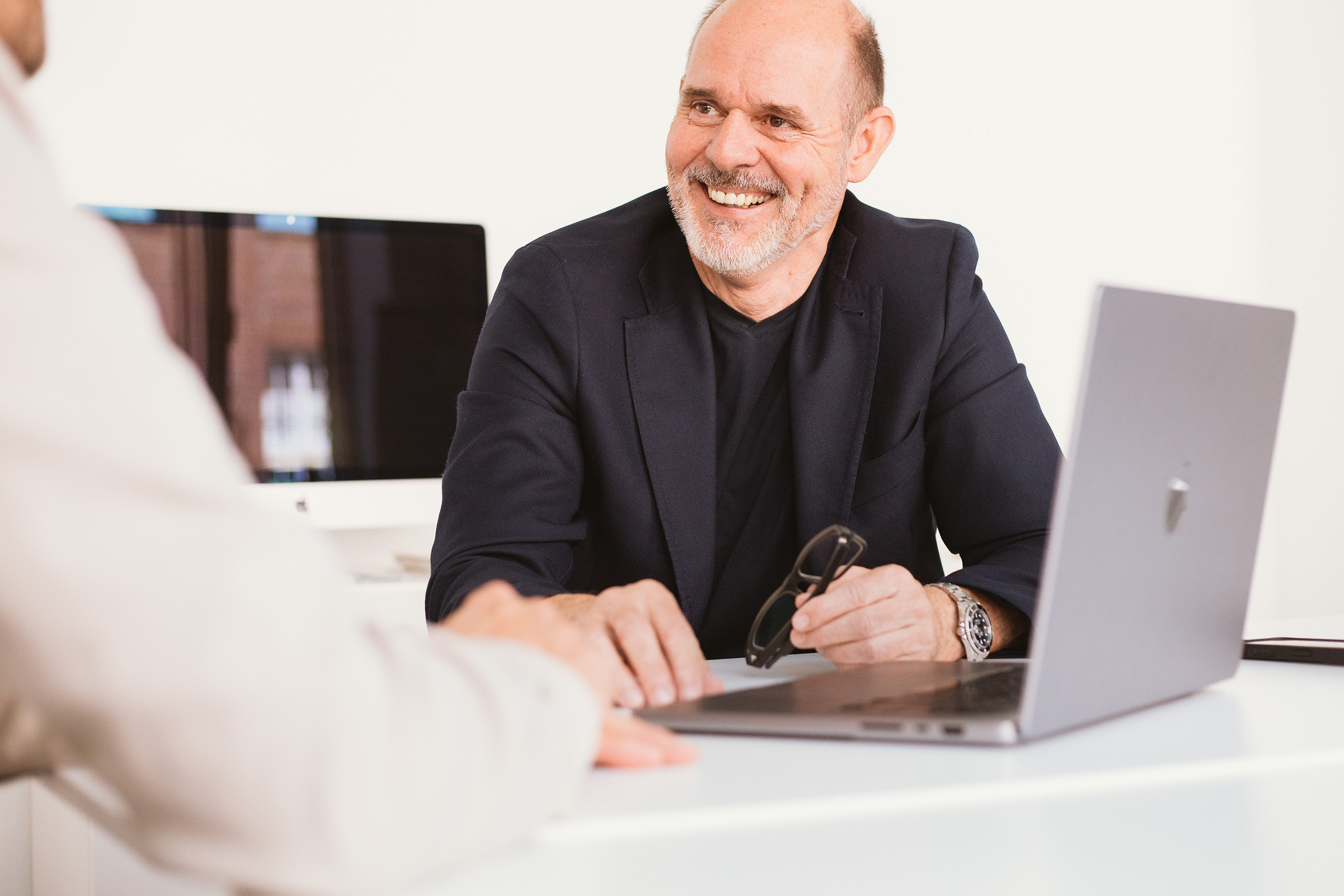 Michael Bümmerstede im Gespräch während eines Workshops